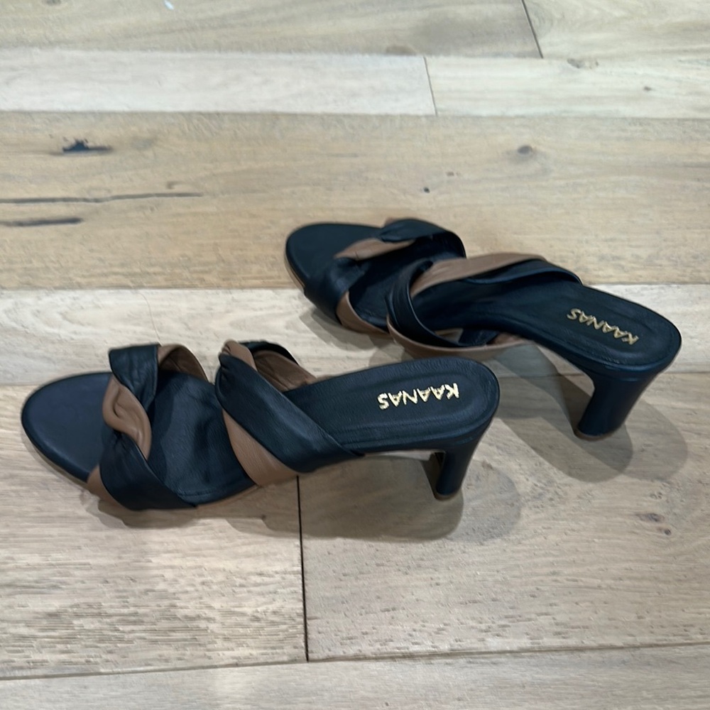 KAANAS Black and Tan Women's Heels size 10